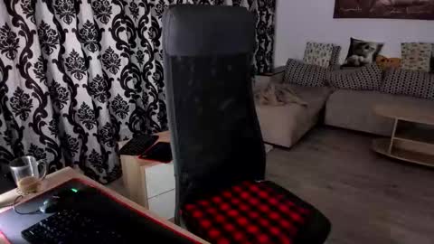 Charlotte Diamonds online show from October 23, 2025, 6:39 pm