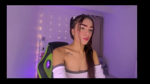 charlotteee online show from December 1, 2025, 4:06 am