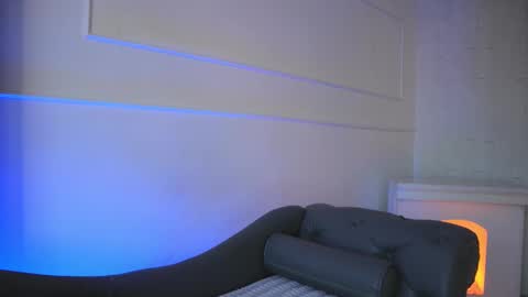 Lauren Rus online show from November 8, 2025, 1:11 pm