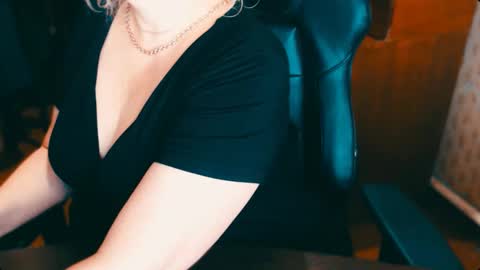 Snapshot of charlottextasty chatting on January 24, 2025, 10:11 am CharlotteXTasty online show from January 24, 2025, 10:11 am