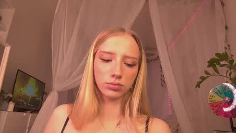 Snapshot of charlottybaby chatting on November 12, 2025, 6:19 pm Charlotte online show from November 12, 2025, 6:19 pm