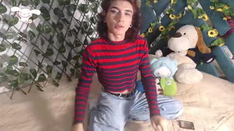 charly_evans60 online show from March 11, 2025, 11:37 pm