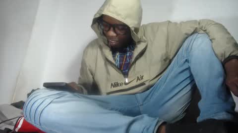 charly_vergonti_ online show from November 23, 2025, 11:48 pm