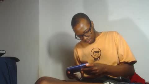 charly_vergonti_ online show from December 2, 2025, 1:33 am