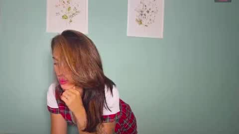 Mia online show from September 14, 2025, 4:39 pm