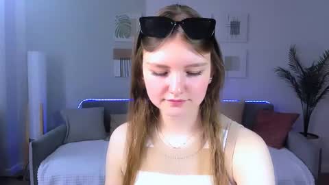 Snapshot of charminglookeva chatting on June 24, 2026, 11:20 am Im Eva online show from June 24, 2026, 11:20 am