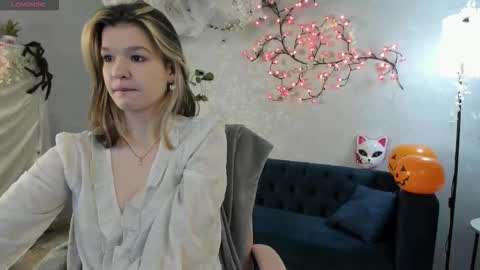 Snapshot of charmingvixen chatting on October 25, 2025, 10:23 am Kati online show from October 25, 2025, 10:23 am