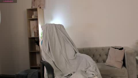 Snapshot of charmingvixen chatting on November 6, 2025, 10:49 am Kati online show from November 6, 2025, 10:49 am