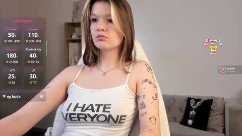 Snapshot of charmingvixen chatting on November 18, 2025, 10:20 am Kati online show from November 18, 2025, 10:20 am