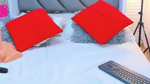 Charon  Stom online show from November 18, 2025, 1:37 pm