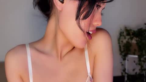 JASMINE   usually going live about 2 am UTC  online show from September 24, 2025, 2:26 am