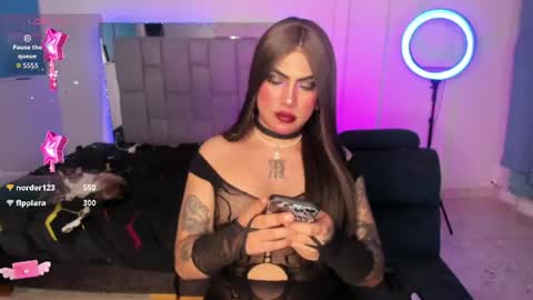 Snapshot of chaturmodels chatting on July 17, 2026, 11:53 pm Sophie online show from July 17, 2026, 11:53 pm