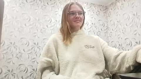 Olivia online show from May 3, 2026, 10:27 pm