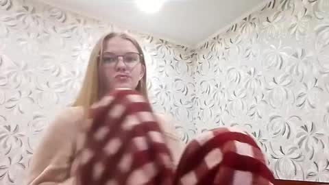 Olivia online show from May 5, 2026, 10:29 pm