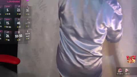 CHAYLA VICTORIA RUIZ  online show from December 23, 2025, 10:35 am