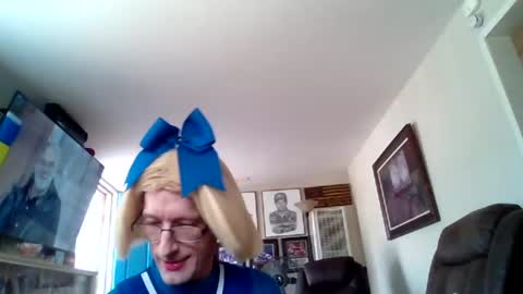 cheerleader_crossdresser online show from June 22, 2026, 7:33 pm