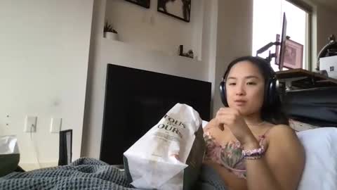 chellybear101 online show from December 24, 2024, 6:28 pm