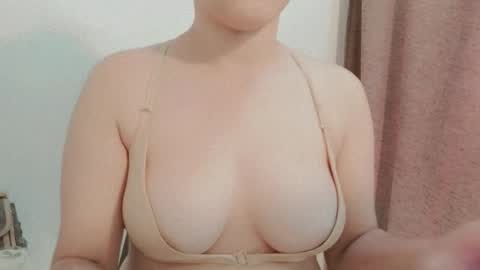 Snapshot of chennybbgirl chatting on October 14, 2025, 10:21 pm chenny online show from October 14, 2025, 10:21 pm