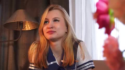 LorenLinda online show from September 27, 2025, 3:33 am