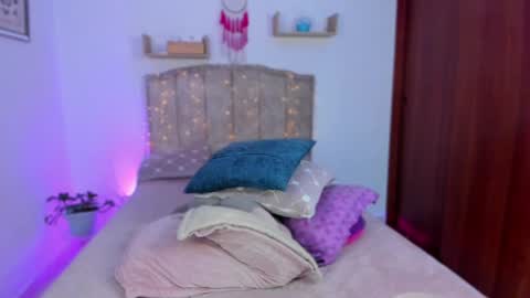 Snapshot of cherries_and_wine_ chatting on December 2, 2024, 7:16 pm cherries_and_wine_ online show from December 2, 2024, 7:16 pm