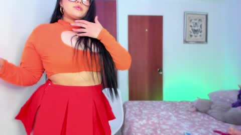 Snapshot of cherries_and_wine_ chatting on January 9, 2025, 8:01 pm cherries_and_wine_ online show from January 9, 2025, 8:01 pm