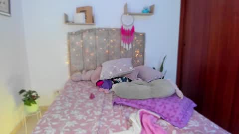 Snapshot of cherries_and_wine_ chatting on February 6, 2025, 11:37 pm cherries_and_wine_ online show from February 6, 2025, 11:37 pm