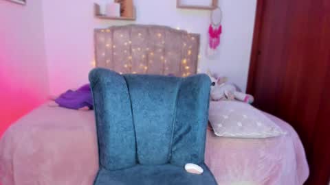 Snapshot of cherries_and_wine_ chatting on February 28, 2025, 10:28 pm cherries_and_wine_ online show from February 28, 2025, 10:28 pm