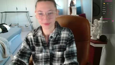 Leonie online show from April 17, 2026, 6:49 am