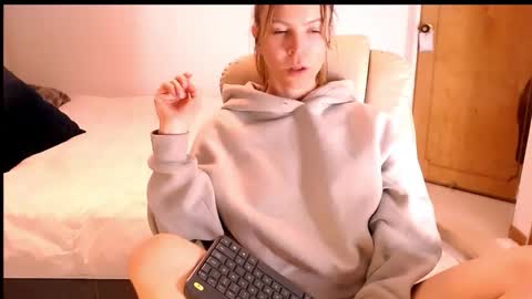 Anna online show from November 20, 2025, 2:34 am