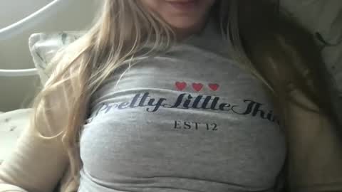 Snapshot of cherryflavorxx chatting on March 19, 2026, 4:22 pm cherryflavorxx online show from March 19, 2026, 4:22 pm