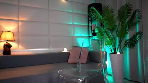 Julia online show from November 10, 2025, 2:21 am