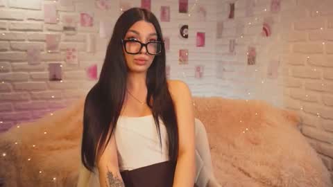 Kiki online show from October 15, 2025, 4:23 am