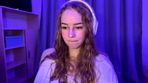 Evie online show from October 31, 2025, 6:25 am