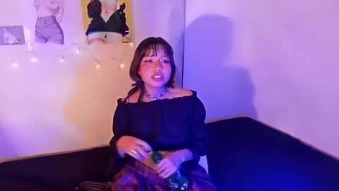 Snapshot of cherrywitchy chatting on December 19, 2024, 2:12 am Cherry online show from December 19, 2024, 2:12 am