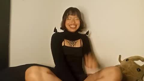 Snapshot of cherrywitchy chatting on January 8, 2025, 1:00 am Cherry online show from January 8, 2025, 1:00 am