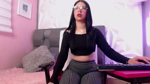 Snapshot of chiaraa_fiore chatting on February 10, 2025, 7:49 pm Chiara online show from February 10, 2025, 7:49 pm