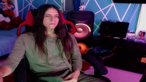 chico_explosivo online show from October 31, 2025, 12:33 am