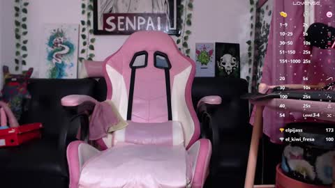 Snapshot of chise_chann chatting on March 6, 2025, 7:36 am chise chann online show from March 6, 2025, 7:36 am