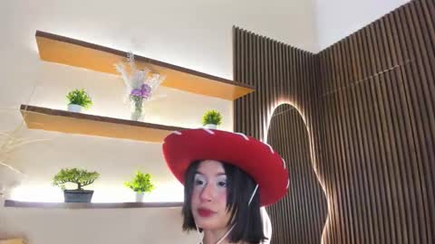 C H L O E  online show from December 4, 2025, 11:30 am