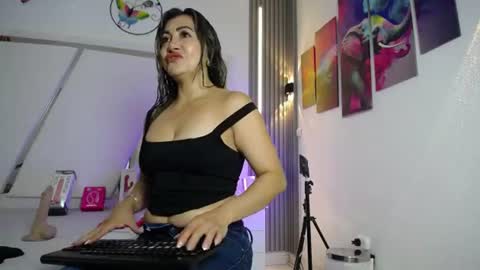 Snapshot of chloe__jones_ chatting on June 9, 2026, 1:23 pm Chloe online show from June 9, 2026, 1:23 pm