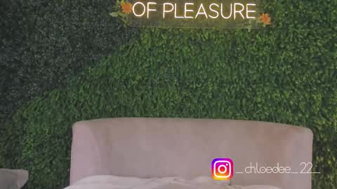 Chloe online show from October 19, 2025, 2:07 pm