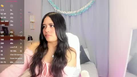 Chloe online show from April 15, 2026, 7:58 pm