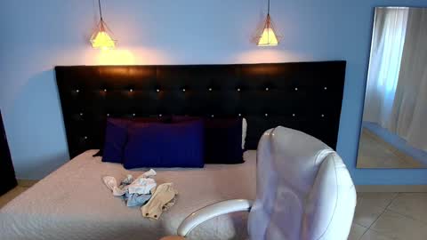 CHLOE online show from December 23, 2024, 8:47 pm