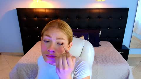 CHLOE online show from December 27, 2024, 8:50 pm