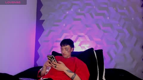 Isabella curly hair - Anastasia short hair  online show from December 16, 2024, 11:50 pm