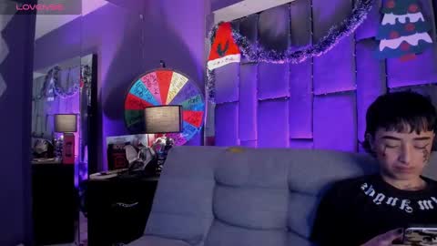 Isabella curly hair - Anastasia short hair  online show from December 18, 2024, 12:21 am