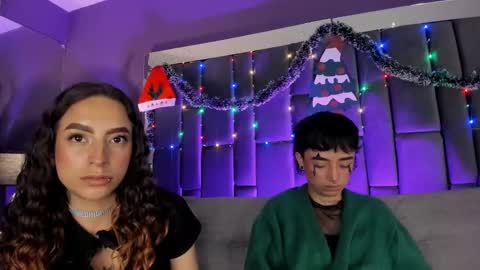 Isabella curly hair - Anastasia short hair  online show from December 30, 2024, 9:08 pm