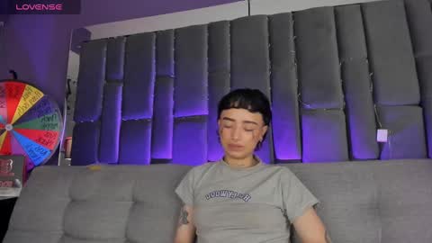 Isabella curly hair - Anastasia short hair  online show from January 10, 2025, 7:00 pm