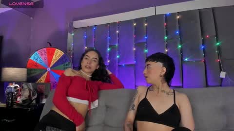 Isabella curly hair - Anastasia short hair  online show from January 18, 2025, 4:42 pm