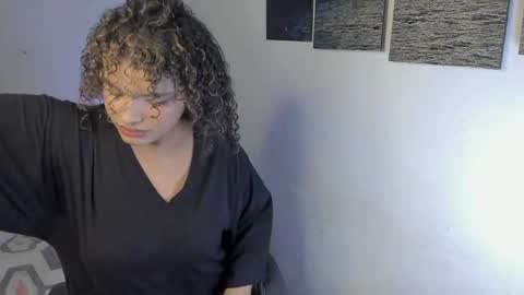 chloe_kisses online show from April 7, 2026, 11:43 am